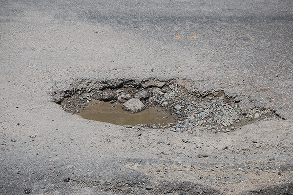 Accidentes de baches o grietas en el pavimento